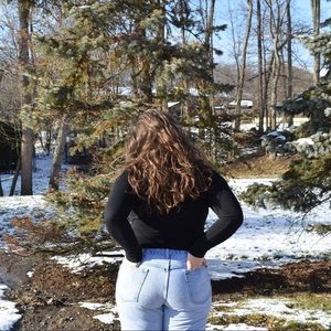 Levi boyfriend/mom vibes jeans!